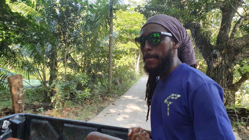 Henri unser Tour Guide auf La Digue